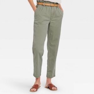 Women’s High-Waisted Tapered Pant
